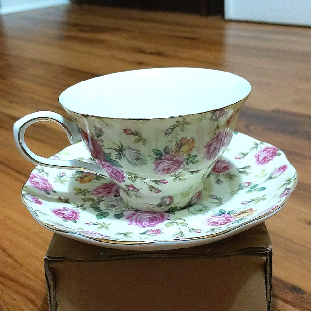 Pale Yellow Tea Cup Set
